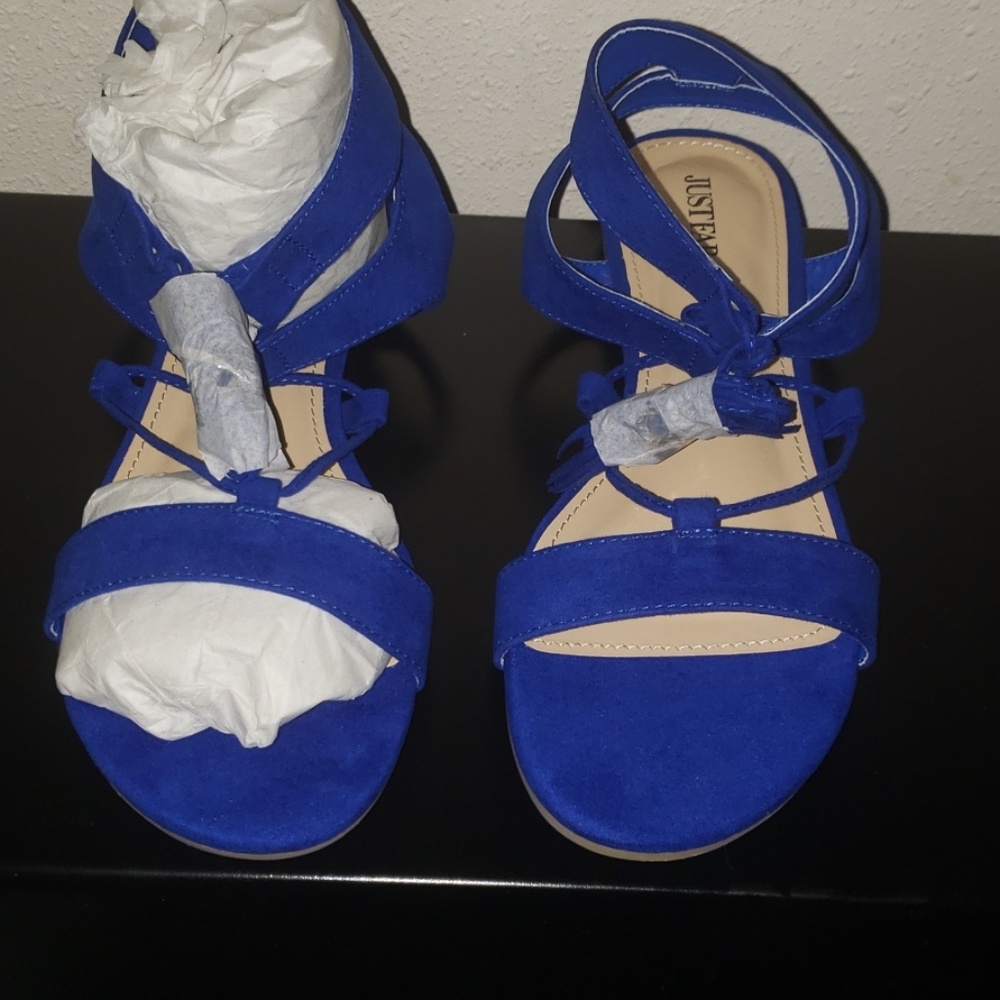 Flat sandals